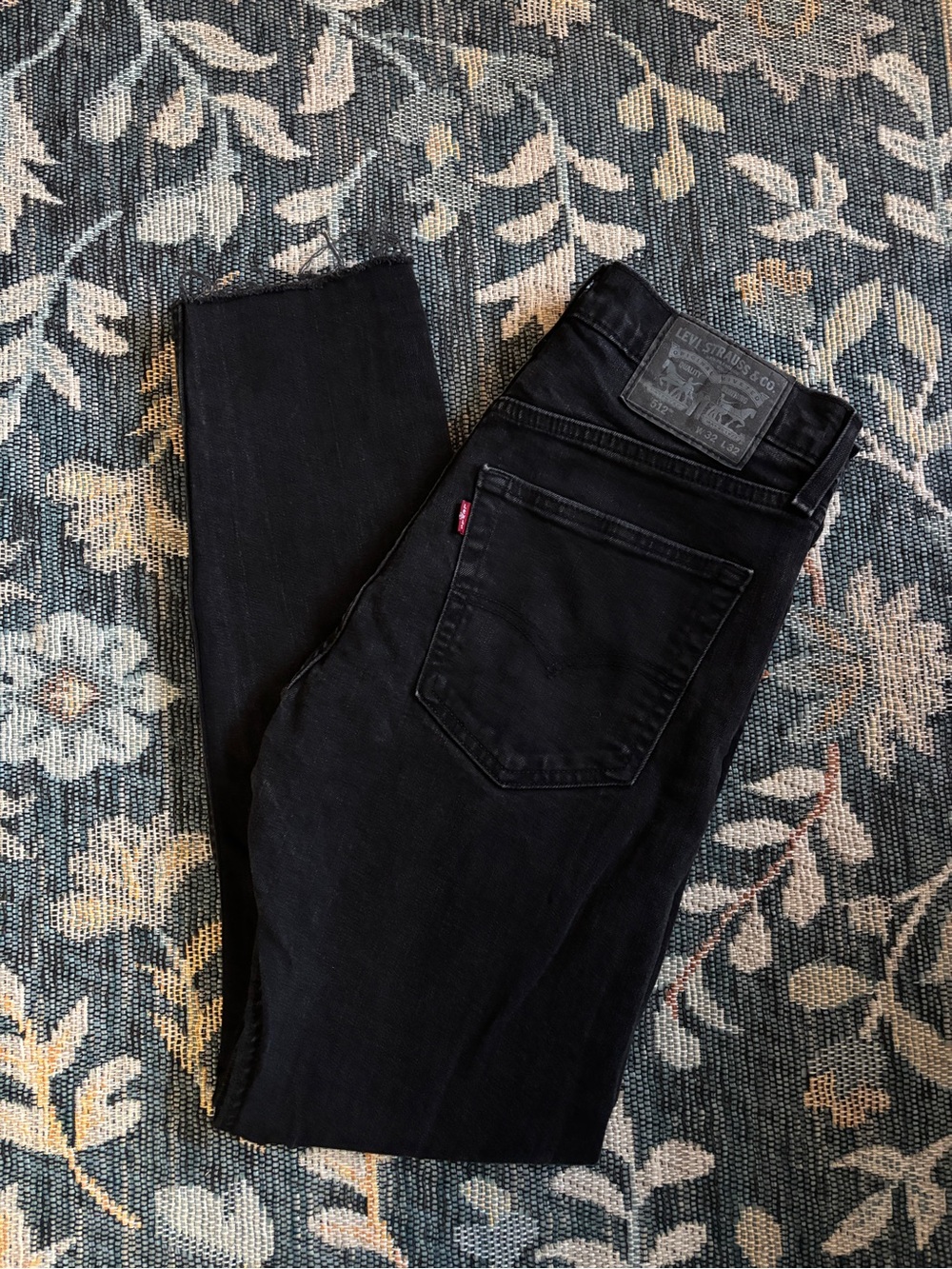 Levi’s 512 Women’s Black Raw Hem Jeans Size 32
